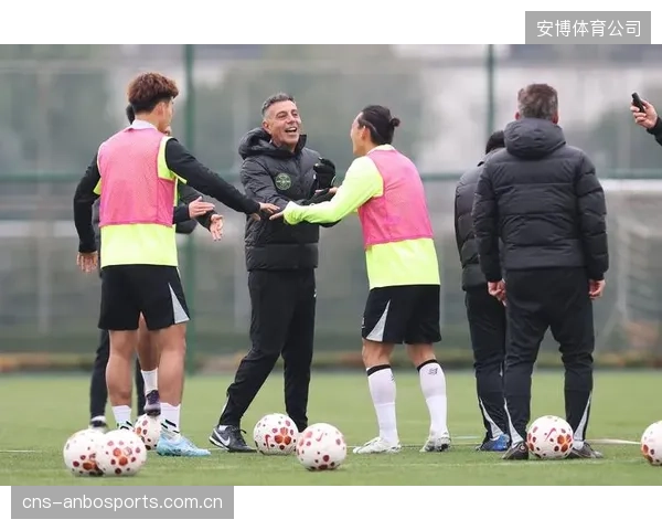 主教练称新援提升了球队硬度与创造力，新赛季将围绕他们打造中场。